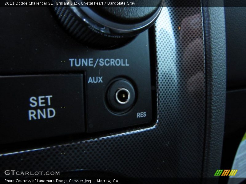 Brilliant Black Crystal Pearl / Dark Slate Gray 2011 Dodge Challenger SE