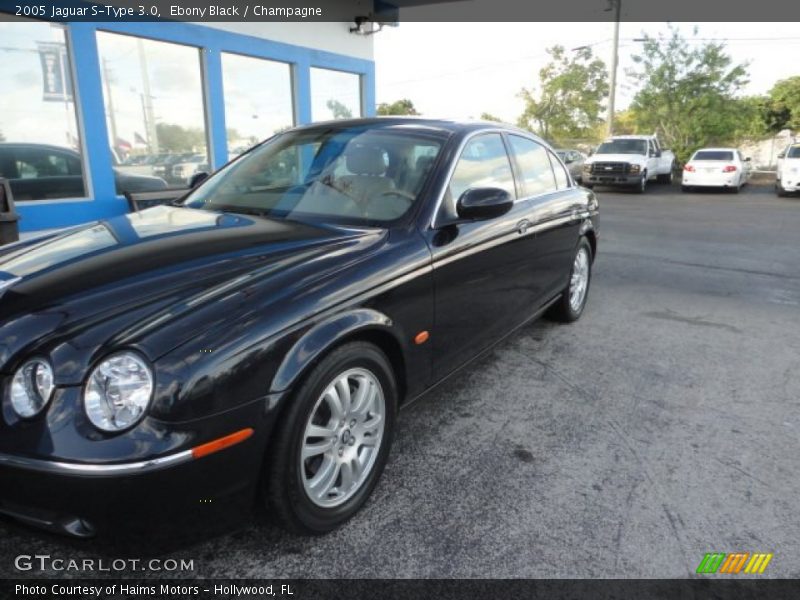Ebony Black / Champagne 2005 Jaguar S-Type 3.0