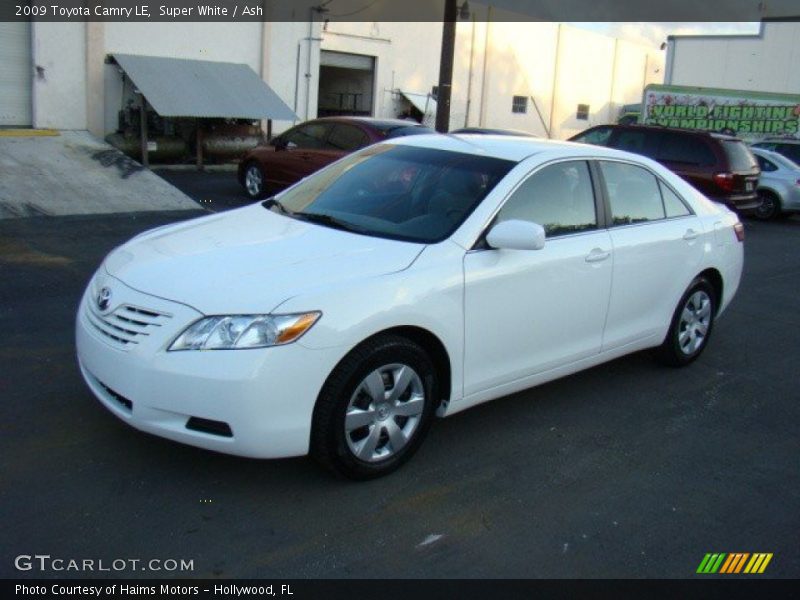 Super White / Ash 2009 Toyota Camry LE