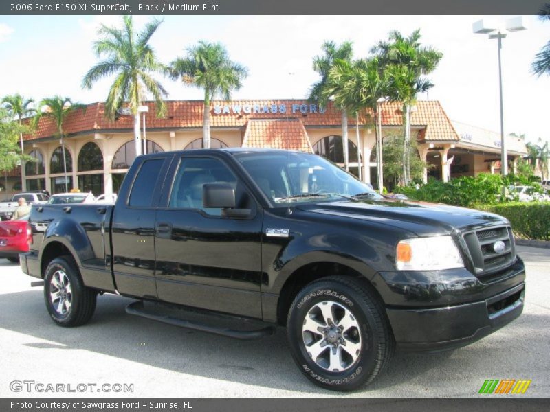 Black / Medium Flint 2006 Ford F150 XL SuperCab