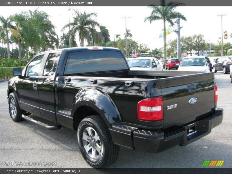 Black / Medium Flint 2006 Ford F150 XL SuperCab