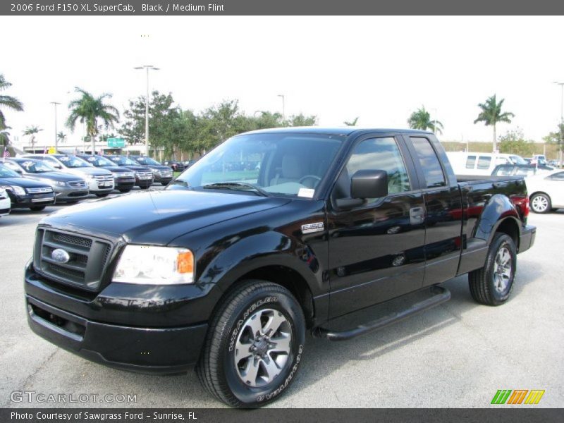 Front 3/4 View of 2006 F150 XL SuperCab