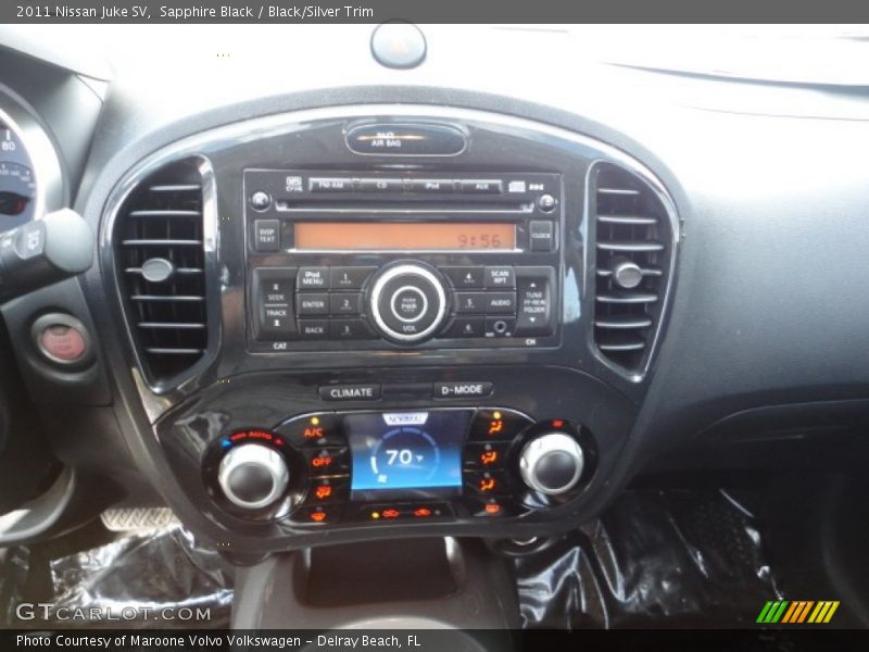 Sapphire Black / Black/Silver Trim 2011 Nissan Juke SV
