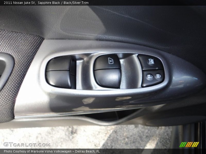 Sapphire Black / Black/Silver Trim 2011 Nissan Juke SV