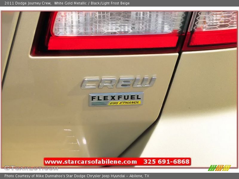 White Gold Metallic / Black/Light Frost Beige 2011 Dodge Journey Crew
