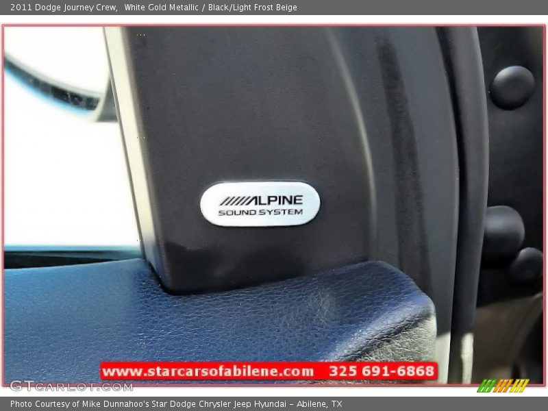 White Gold Metallic / Black/Light Frost Beige 2011 Dodge Journey Crew