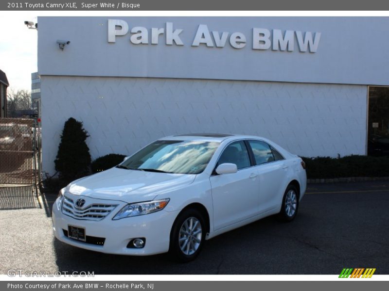 Super White / Bisque 2011 Toyota Camry XLE