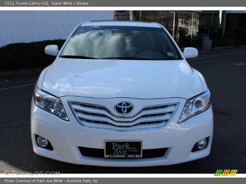 Super White / Bisque 2011 Toyota Camry XLE