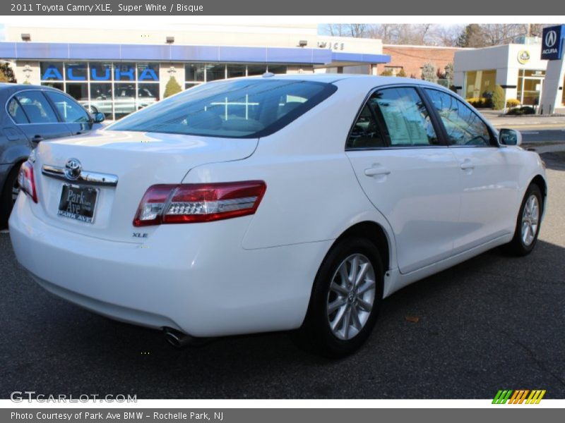 Super White / Bisque 2011 Toyota Camry XLE