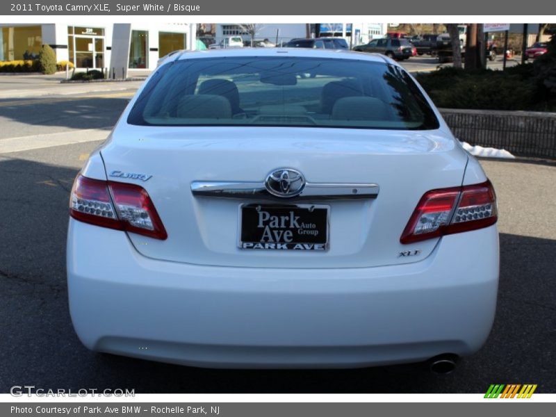 Super White / Bisque 2011 Toyota Camry XLE