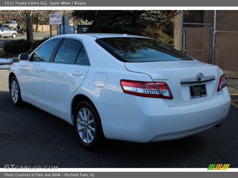 Super White / Bisque 2011 Toyota Camry XLE