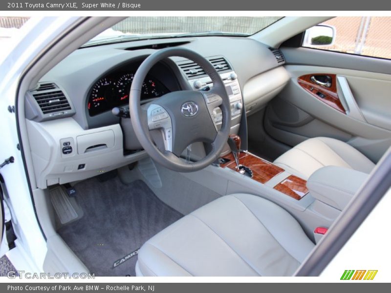 Super White / Bisque 2011 Toyota Camry XLE