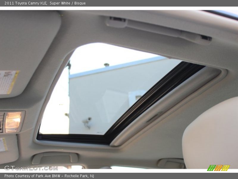 Super White / Bisque 2011 Toyota Camry XLE