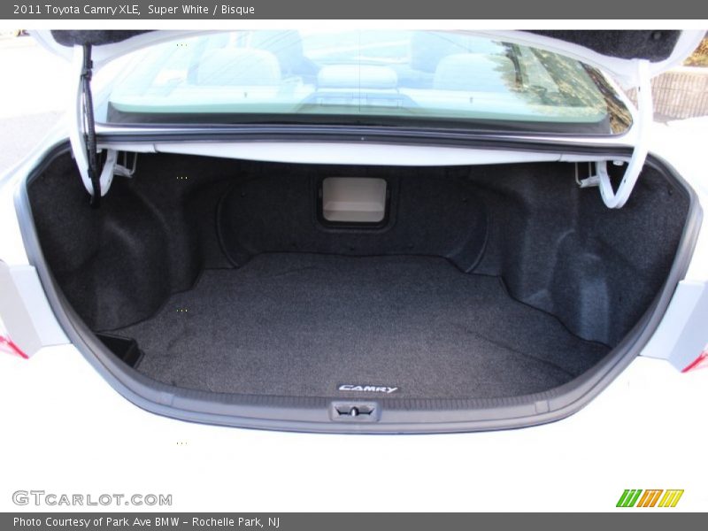 Super White / Bisque 2011 Toyota Camry XLE