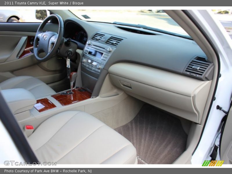 Super White / Bisque 2011 Toyota Camry XLE