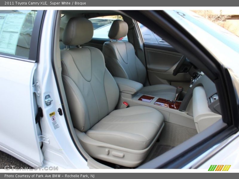 Super White / Bisque 2011 Toyota Camry XLE