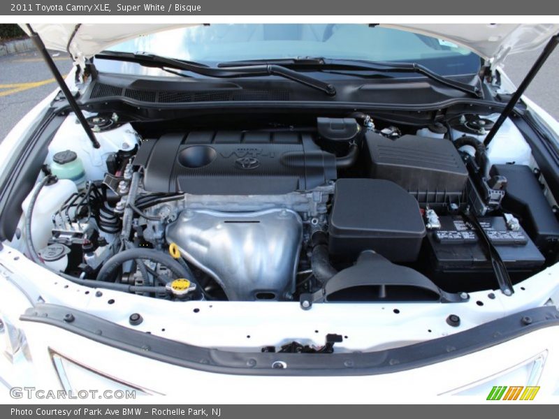 Super White / Bisque 2011 Toyota Camry XLE