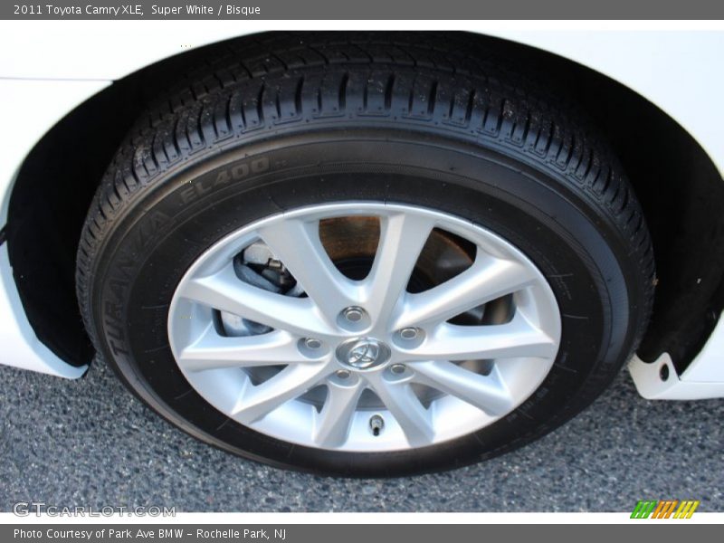 Super White / Bisque 2011 Toyota Camry XLE