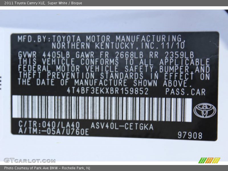 Super White / Bisque 2011 Toyota Camry XLE