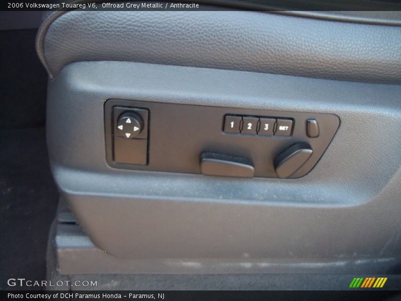 Offroad Grey Metallic / Anthracite 2006 Volkswagen Touareg V6