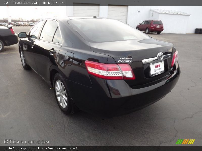 Black / Bisque 2011 Toyota Camry XLE