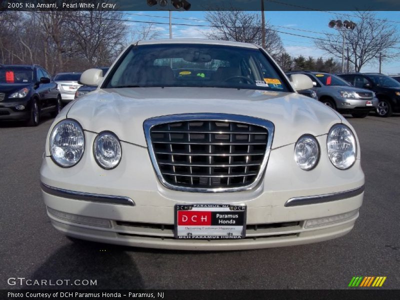 Pearl White / Gray 2005 Kia Amanti