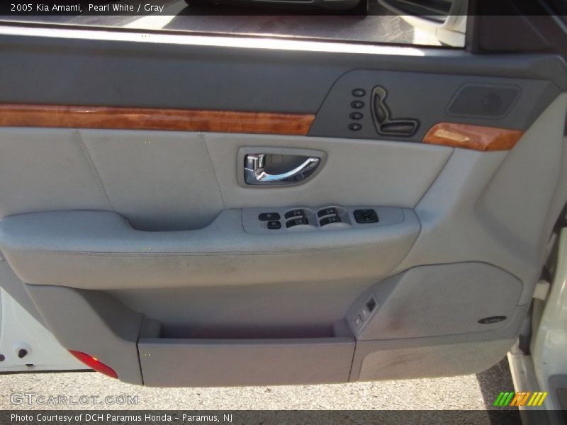 Pearl White / Gray 2005 Kia Amanti