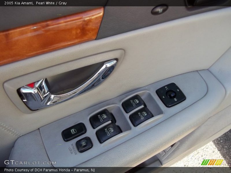 Pearl White / Gray 2005 Kia Amanti
