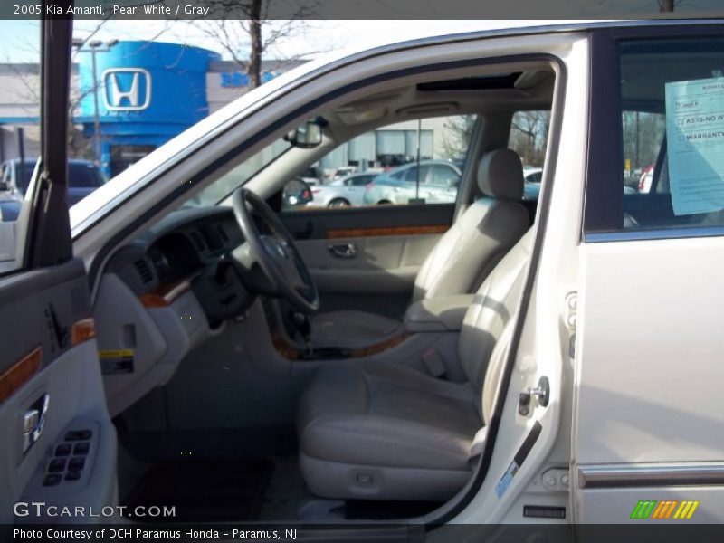 Pearl White / Gray 2005 Kia Amanti