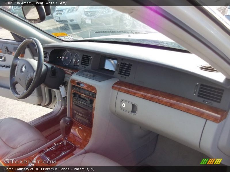 Pearl White / Gray 2005 Kia Amanti