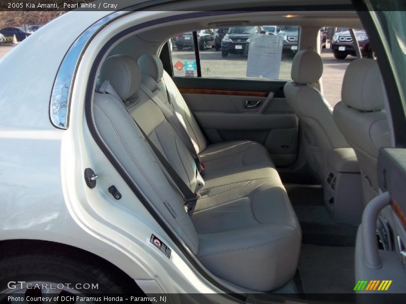 Pearl White / Gray 2005 Kia Amanti