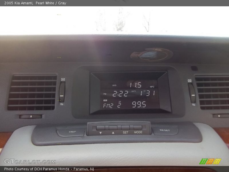 Pearl White / Gray 2005 Kia Amanti