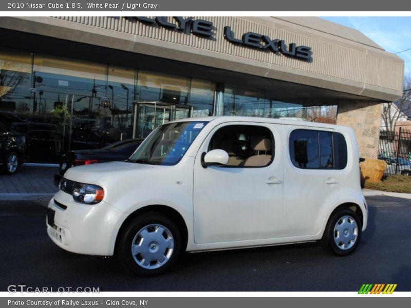 White Pearl / Light Gray 2010 Nissan Cube 1.8 S