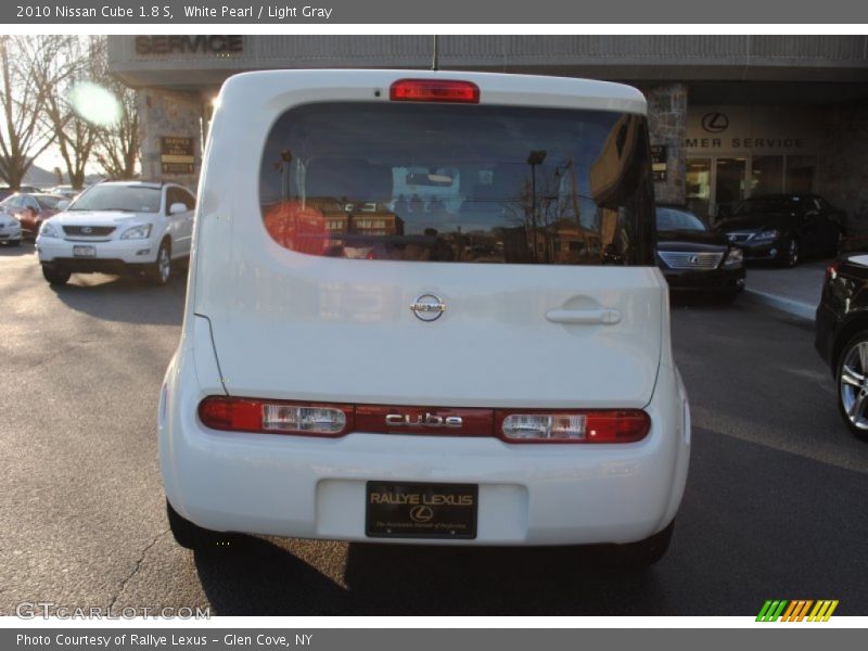 White Pearl / Light Gray 2010 Nissan Cube 1.8 S