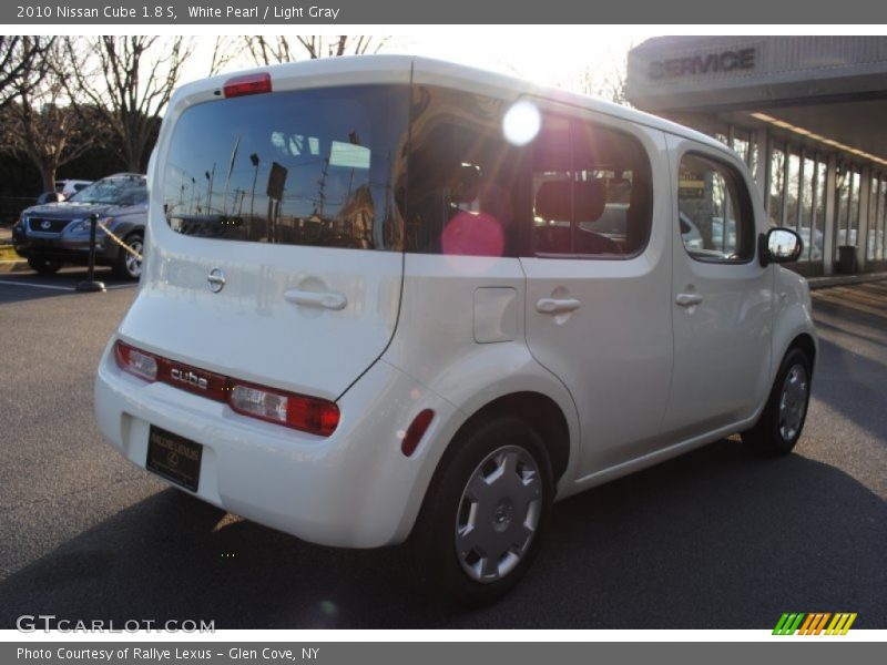 White Pearl / Light Gray 2010 Nissan Cube 1.8 S