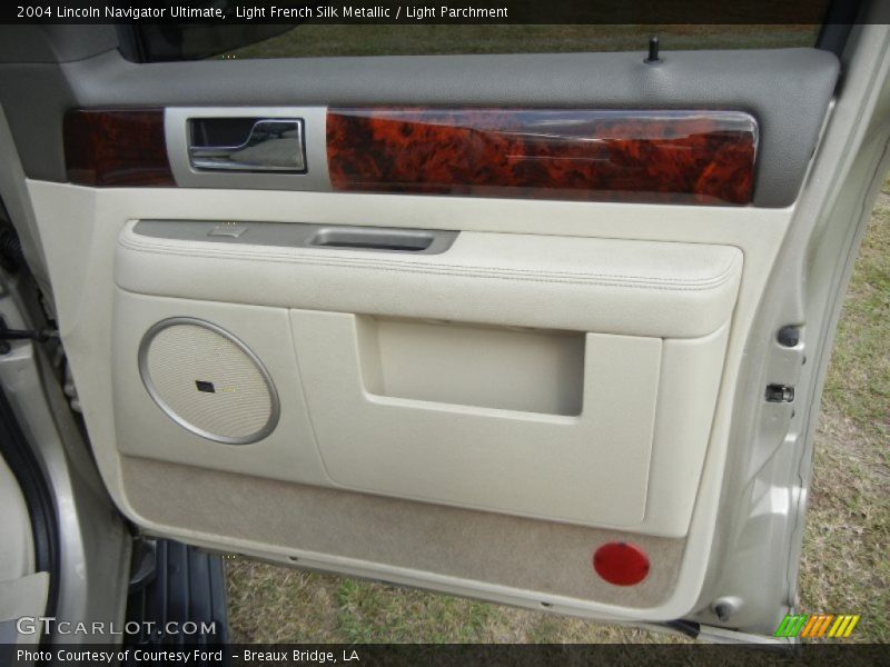 Light French Silk Metallic / Light Parchment 2004 Lincoln Navigator Ultimate
