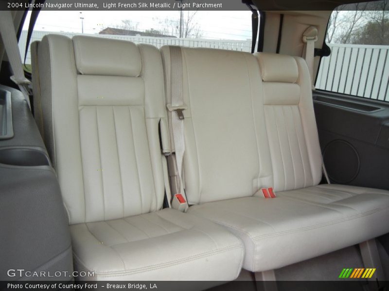  2004 Navigator Ultimate Light Parchment Interior