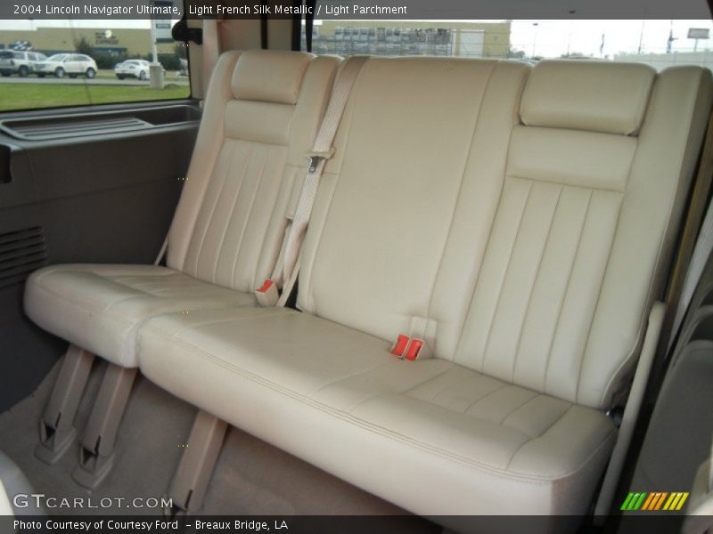  2004 Navigator Ultimate Light Parchment Interior