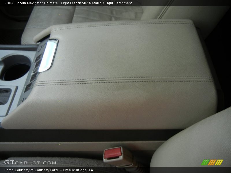 Light French Silk Metallic / Light Parchment 2004 Lincoln Navigator Ultimate
