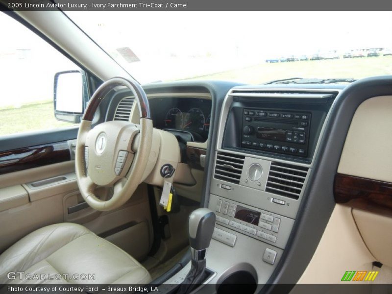 Ivory Parchment Tri-Coat / Camel 2005 Lincoln Aviator Luxury