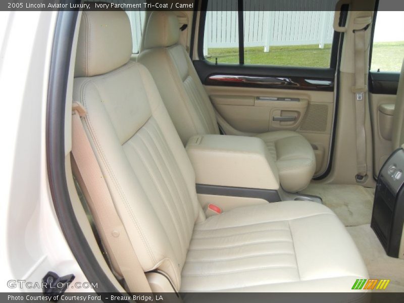 Ivory Parchment Tri-Coat / Camel 2005 Lincoln Aviator Luxury