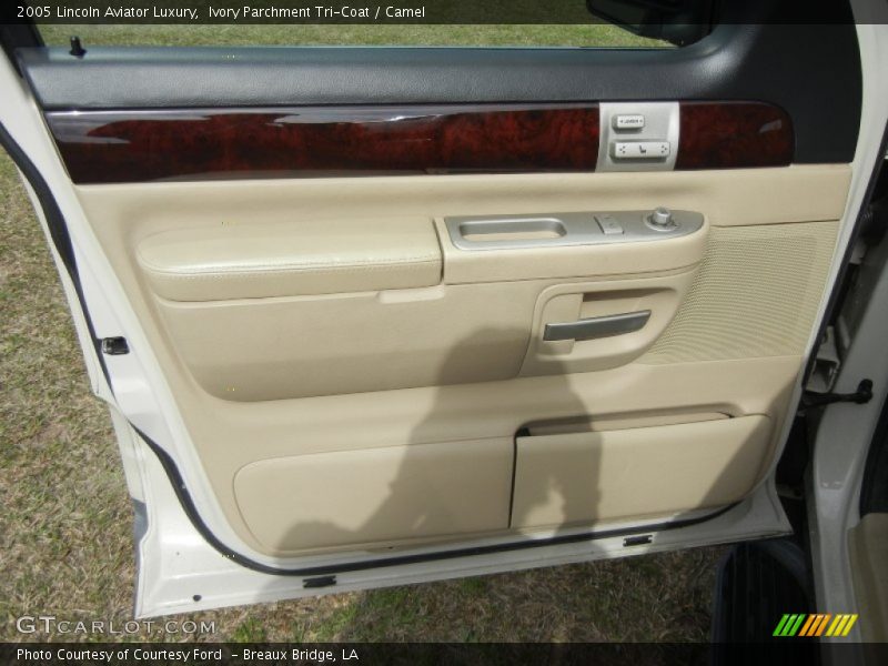 Ivory Parchment Tri-Coat / Camel 2005 Lincoln Aviator Luxury
