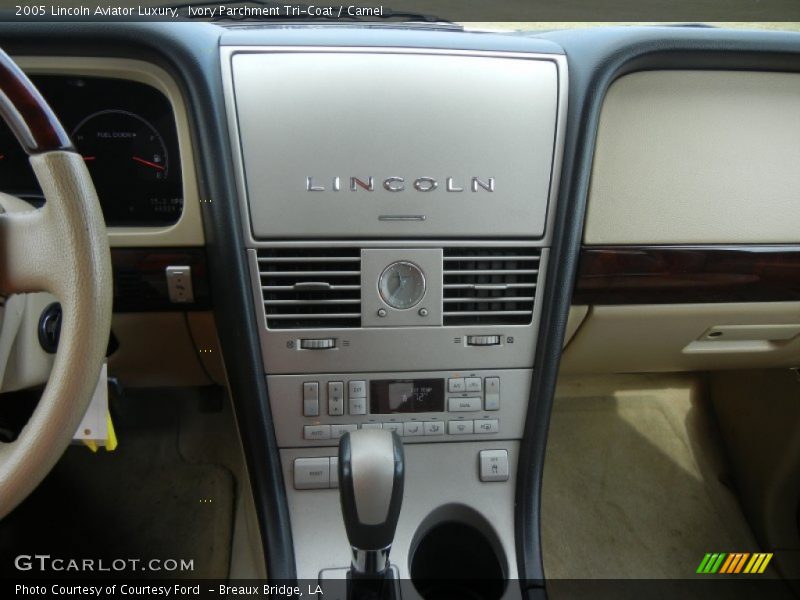 Ivory Parchment Tri-Coat / Camel 2005 Lincoln Aviator Luxury