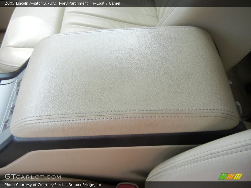 Ivory Parchment Tri-Coat / Camel 2005 Lincoln Aviator Luxury