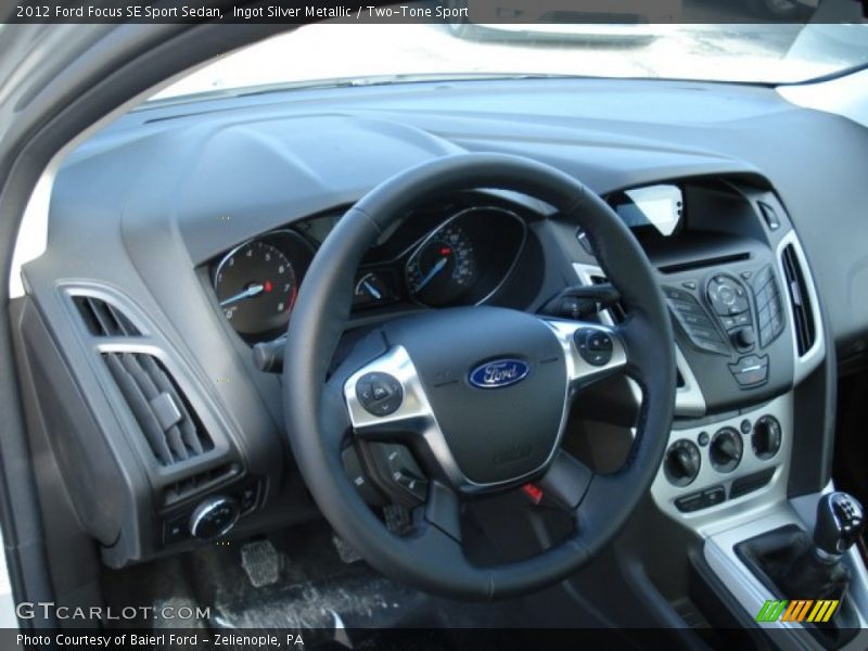 Ingot Silver Metallic / Two-Tone Sport 2012 Ford Focus SE Sport Sedan