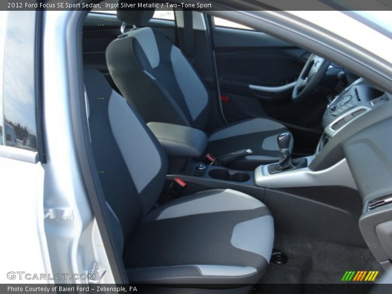 Ingot Silver Metallic / Two-Tone Sport 2012 Ford Focus SE Sport Sedan