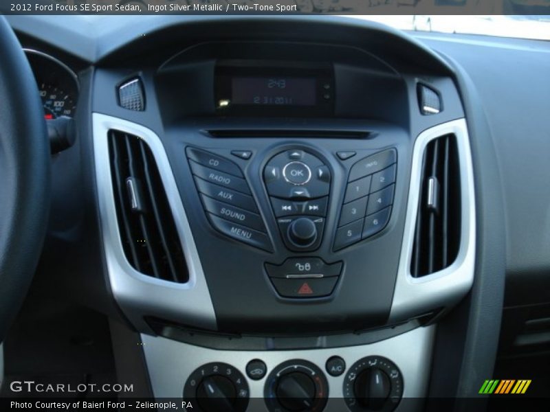 Ingot Silver Metallic / Two-Tone Sport 2012 Ford Focus SE Sport Sedan