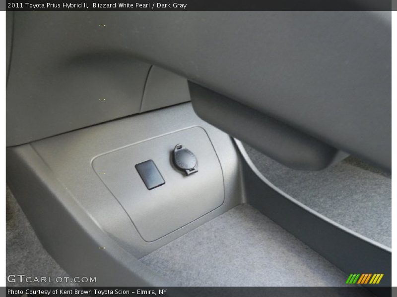 Blizzard White Pearl / Dark Gray 2011 Toyota Prius Hybrid II