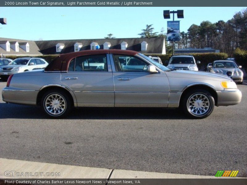 Light Parchment Gold Metallic / Light Parchment 2000 Lincoln Town Car Signature
