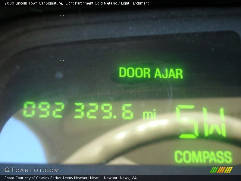 Light Parchment Gold Metallic / Light Parchment 2000 Lincoln Town Car Signature